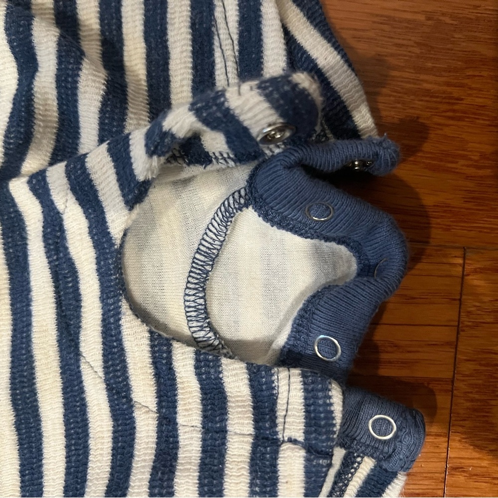 GAP Baby like new Navy and Cream Striped Baby Outfit - Picture 4 of 7
